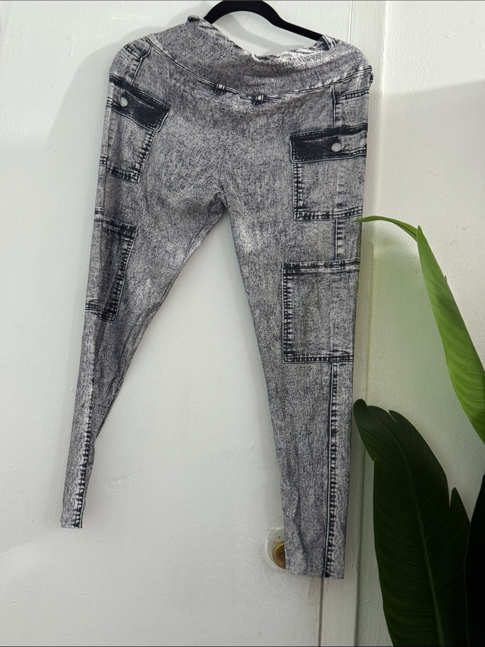 Women's Gray Acid-Wash Skinny Jeans with Pocket Print
